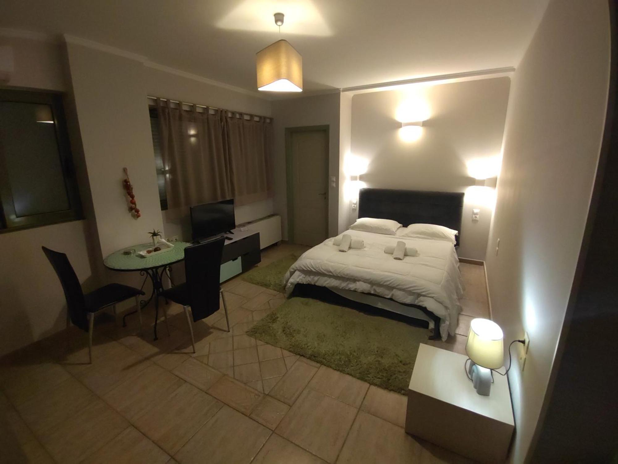 Central Studio - Fully Equiped. Ideal For Couples Patras Exterior photo