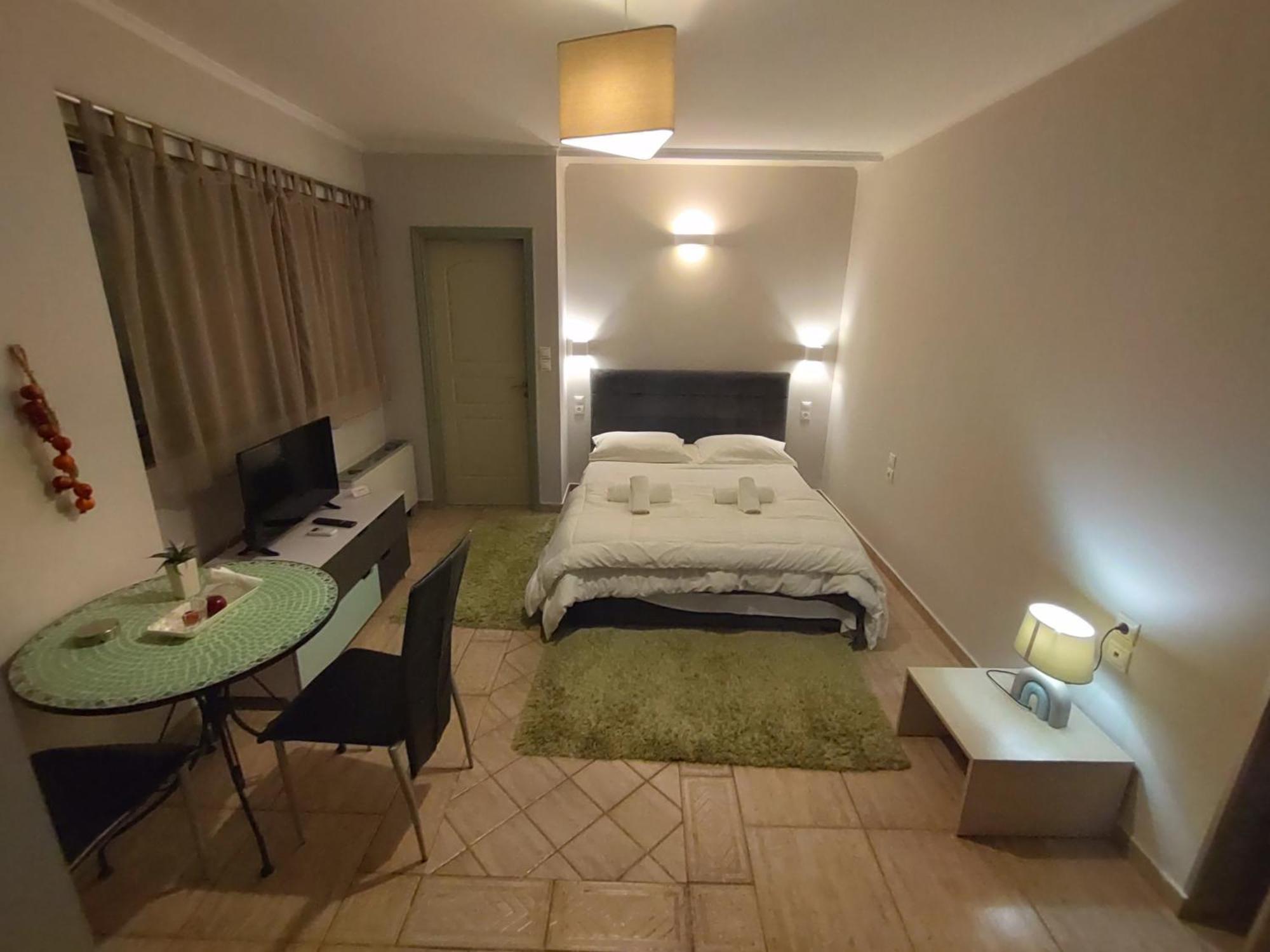 Central Studio - Fully Equiped. Ideal For Couples Patras Exterior photo