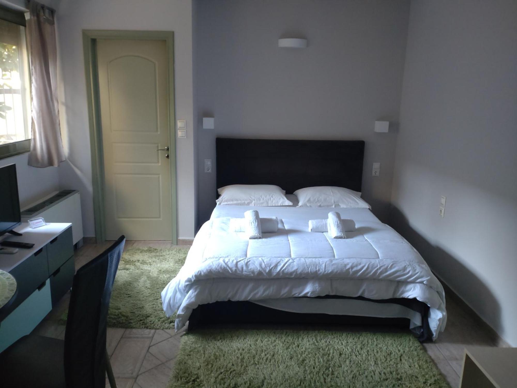 Central Studio - Fully Equiped. Ideal For Couples Patras Exterior photo